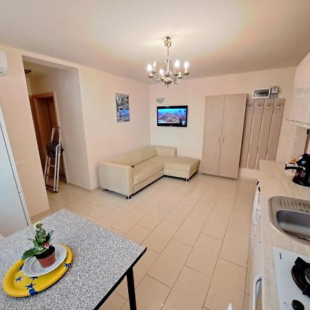 Bine Ati Venit La Maria Str Ion Alexandru Nr 1 Bl 14 Ap 1 Apartment Arad Exterior photo