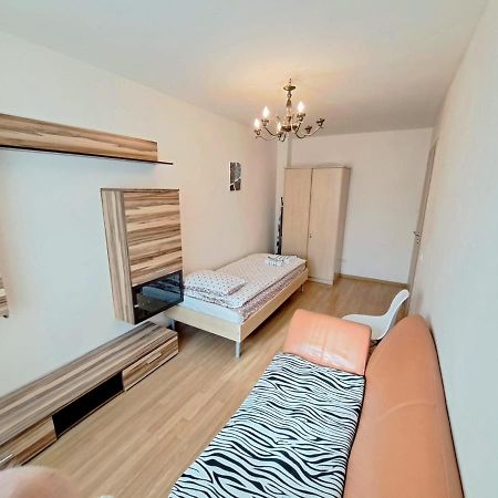 Bine Ati Venit La Maria Str Ion Alexandru Nr 1 Bl 14 Ap 1 Apartment Arad Exterior photo