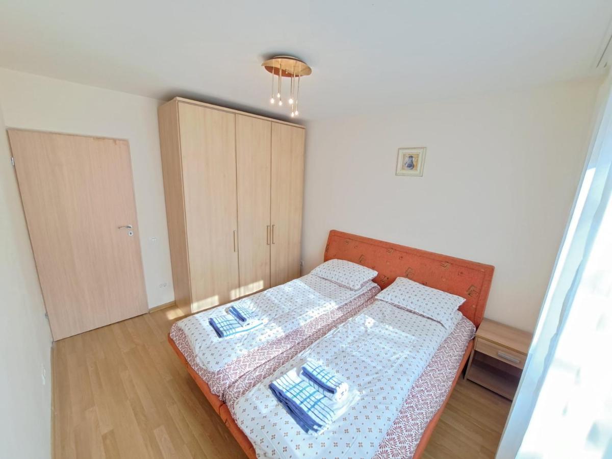 Bine Ati Venit La Maria Str Ion Alexandru Nr 1 Bl 14 Ap 1 Apartment Arad Exterior photo